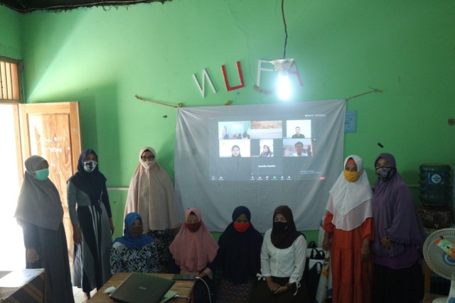 Dosen Fakultas Ilmu Pangan Halal Universitas Djuanda Bogor Foto bersama dengan UMKM Sabilulungan Dramaga Bogor