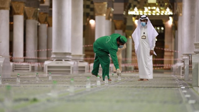 Adab dan Doa Minum Air Zamzam, Jangan Sembarangan Konsumsi!