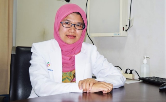 Dokter Spesialis Rehabilitasi Medik Semen Padang Hospital (SPH) dr. Adek, Sp. KFR. Foto: ist