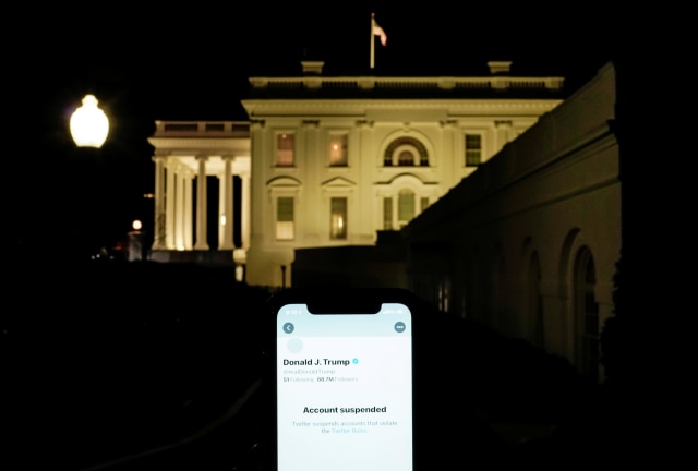 Twitter Resmi Blokir Permanen Akun Donald Trump (213240)