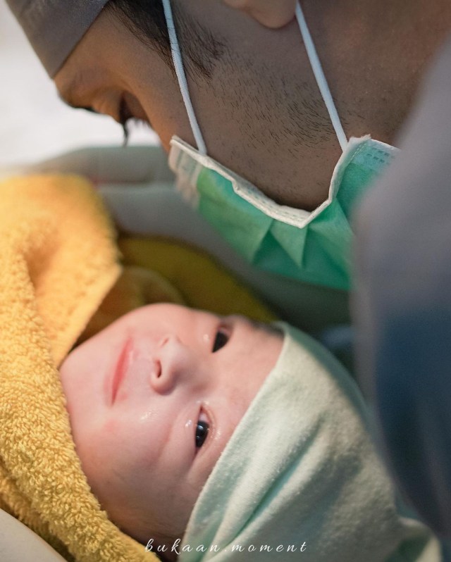 Vebby Palwinta melahirkan anak pertama. Foto: Instagram/vebbypalwinta