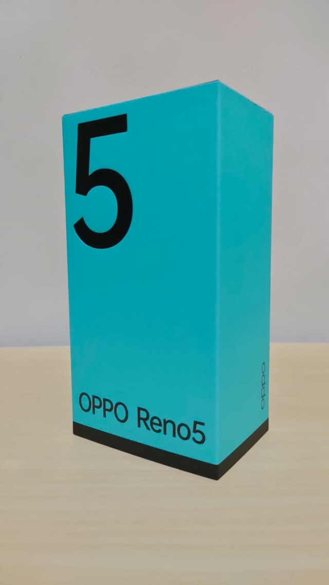 Boks pembelian Oppo Reno 5. Foto: Aulia Rahman Nugraha/kumparan