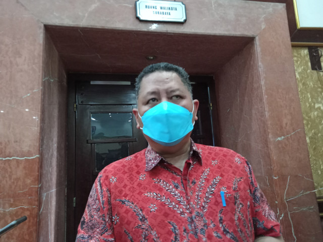 Plt Wali Kota Surabaya Whisnu Sakti Buana. Pemkot Surabaya telah menyiapkan berbagai aturan terkait pelaksanaan PPKM yang mulai berlaku Senin (11/1) besok. Foto: Masruroh/Basra﻿