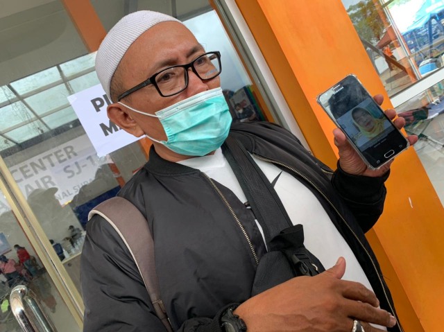 Rafik Yusuf, suami dari Panca Nur Santi, salah seorang penumpang pesawat Sriwijaya Air SJ182. Foto: Teri/Hi!Pontianak 