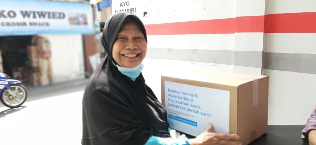Gratis! Toko Anda Bagi-bagi Sembako untuk Para Lansia di Jakarta Timur. (267687)