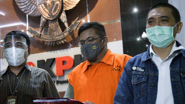 KPK Usut Pemakaian Pelat Mobil Dinas KemenPANRB oleh Istri Nurhadi (404280)