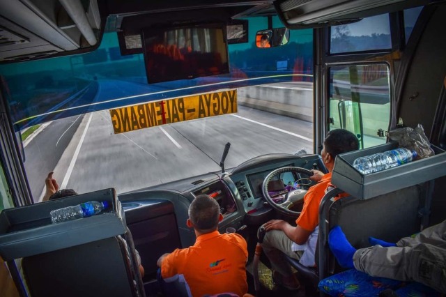 Ilustrasi sopir dan kenek bus Foto: dok. Nugroho Febianto