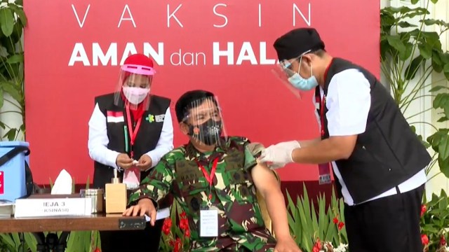 Fakta-fakta Jokowi Disuntik Vaksin dan Vaksinasi Corona Perdana di Indonesia (121157)