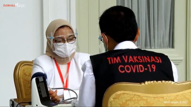 Fakta-fakta Jokowi Disuntik Vaksin dan Vaksinasi Corona Perdana di Indonesia (121156)
