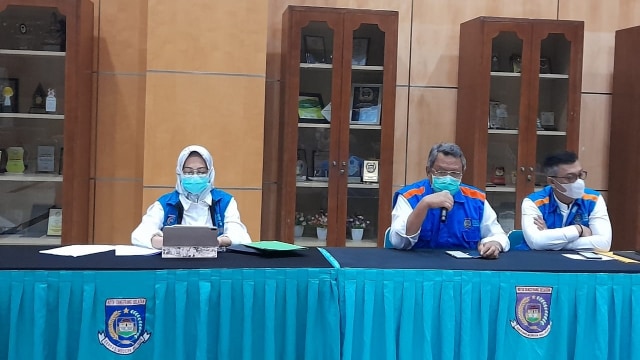 Wali Kota Tangerang Selatan (kiri) mengumumkan rencana vaksinasi di Tangsel. Foto: Dok. Istimewa