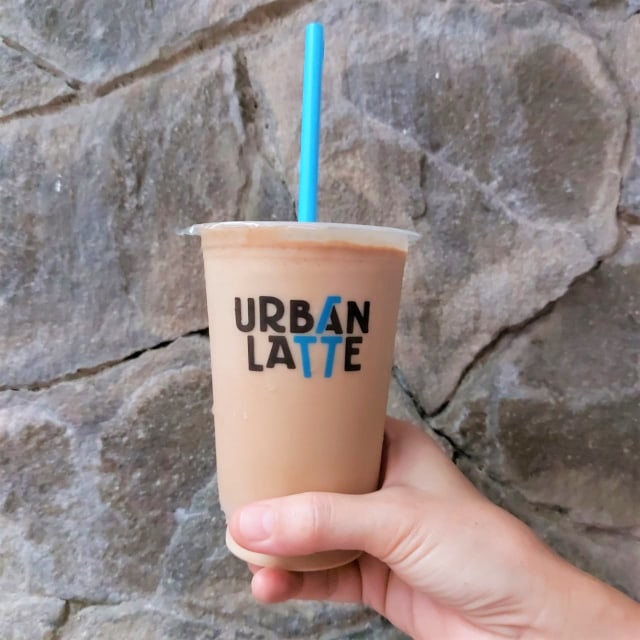 Manis Gurih! Kopi Susu Bercampur Kelapa ala Urban Latte dan Stefani Horison (22382)