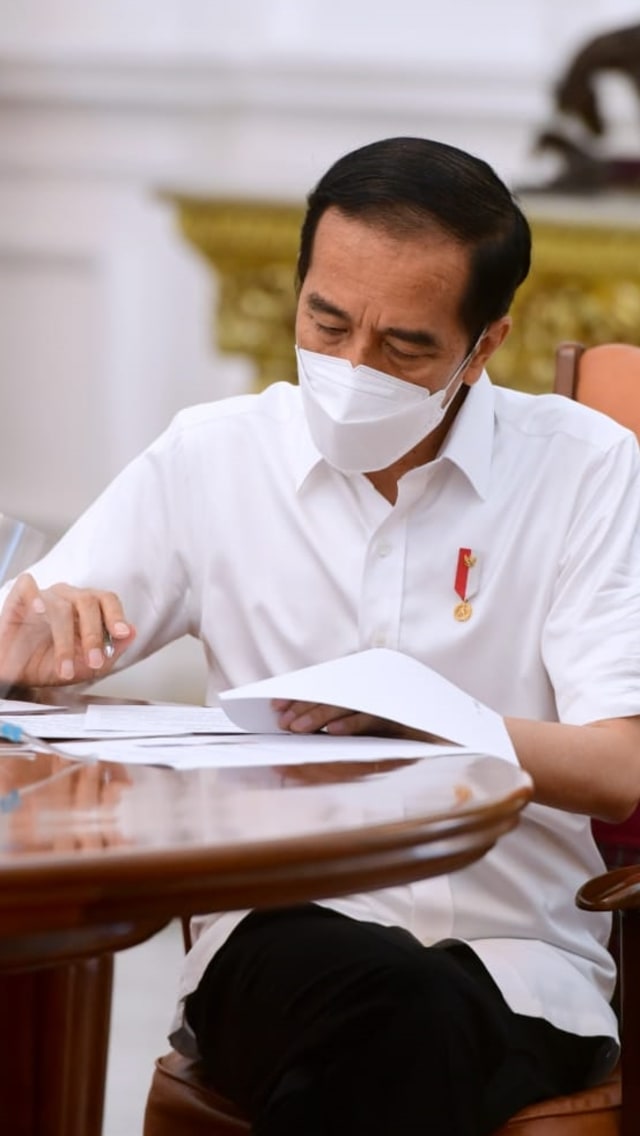 Presiden Joko Widodo bersiap disuntik vaksin corona Sinovac di beranda Istana Merdeka, Jakarta, Rabu (13/1). Foto: Biro Pers Sekretariat Presiden