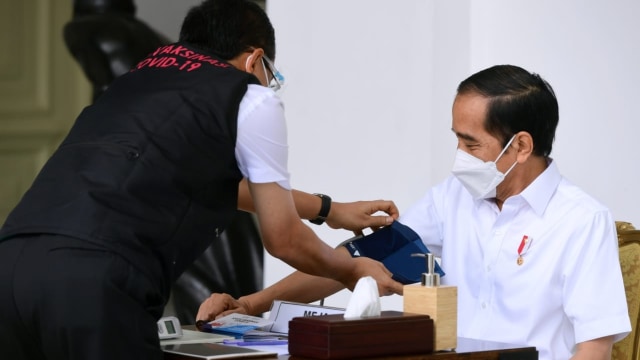 Jokowi Akan Menjalani Vaksinasi Kedua 2 Minggu Lagi (61353)