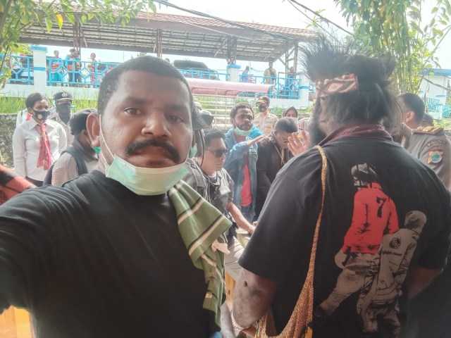 Saat massa berada di Pollres Sorong Selatan