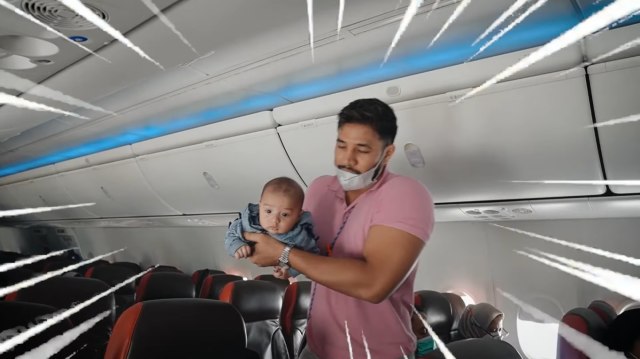 Irish Bella Deg-degan, 7 Momen Baby Air Perdana Naik Pesawat Liburan ke Bali (9195)