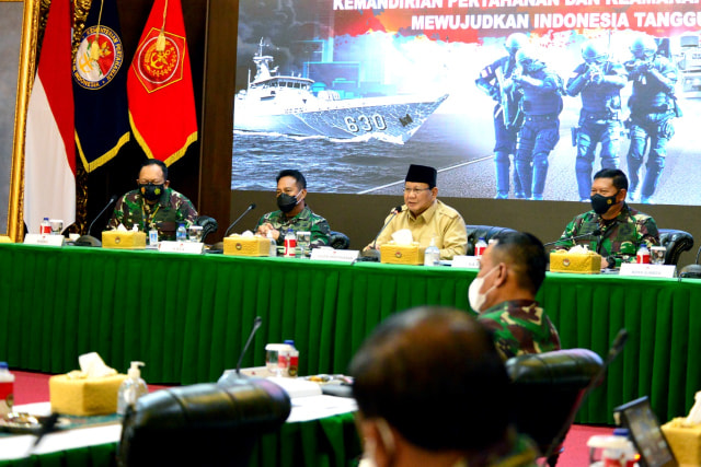 Menhan Prabowo Subianto dalam pelaksanaan Rapat Pimpinan Kementerian Pertahanan (Rapim Kemhan) hari ke-2 yang dilaksanakan di kantor Kemhan, Jakarta, Rabu (13/1). Foto: Kemhan RI