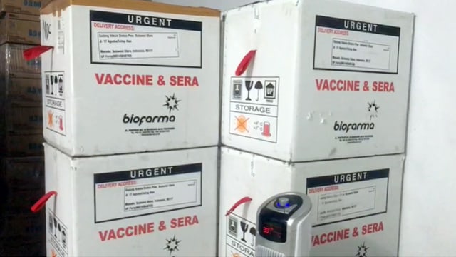 Vaksin corona yang tiba di Kota Manado, Sulawesi Utara