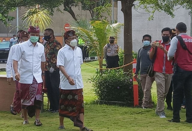 Gubernur Bali Wayan Koster menjelang vaksinasi COVID-19 - WIB