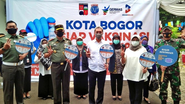Vaksinasi di Kota Bogor, Wawali Dedie Jadi Orang Pertama yang Disuntik (475047)