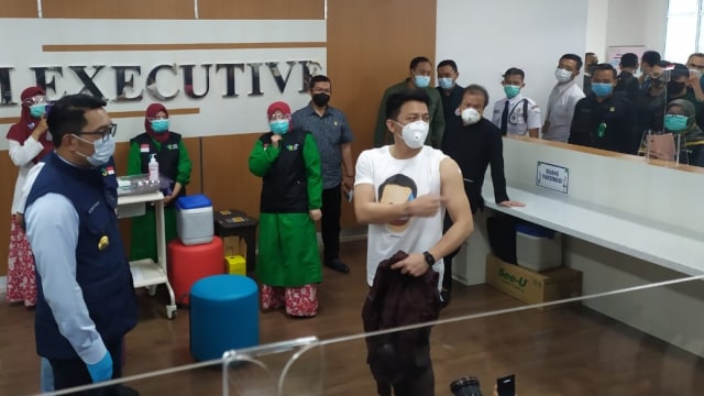 Ariel NOAH Ungkap Alasan Bersedia Disuntik Vaksin Corona (422040)