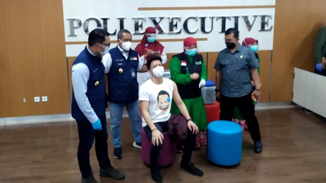 Pesan Ariel NOAH Usai Disuntik Vaksin Corona (27833)