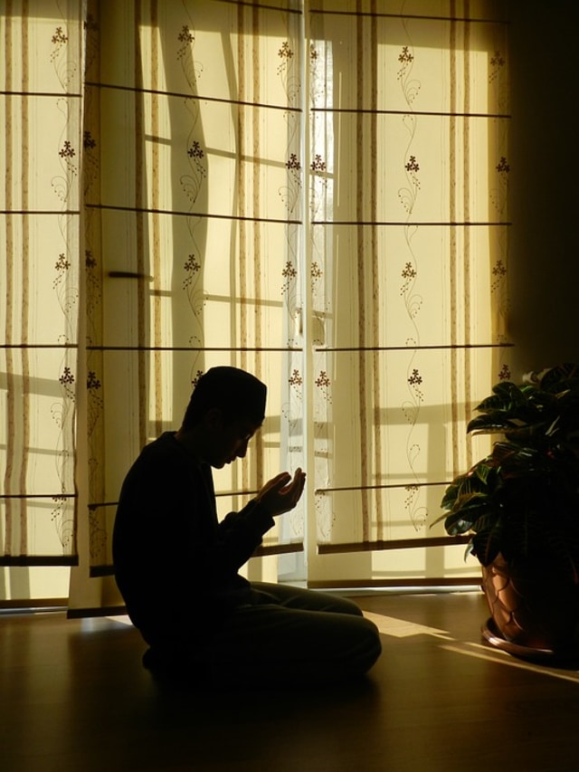 Ilustrasi Muslim sedang sholat. Foto: pixabay