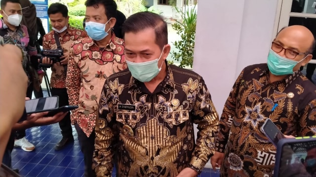 Wali Kota Serang, Syafrudin, gagal disuntik vaksin corona karena habis makan duren. Foto: Dok. Istimewa