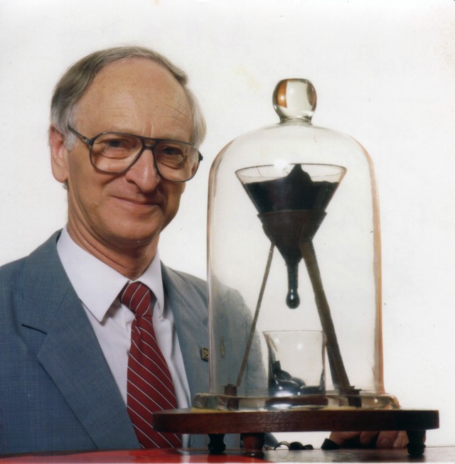 Pitch Drop, Eksperimen Lab Terlama yang Menghabiskan Waktu Puluhan Tahun (132392)