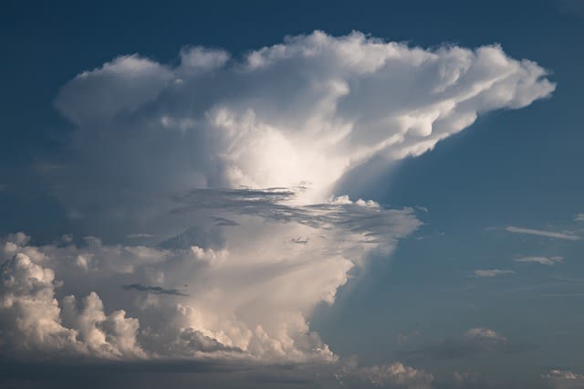 Mengapa Pesawat Terbang Menghindari Awan Cumulonimbus? (422647)