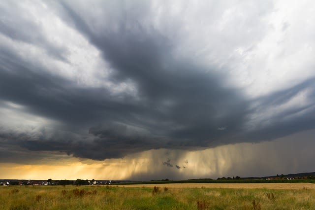 Mengapa Pesawat Terbang Menghindari Awan Cumulonimbus? (422649)