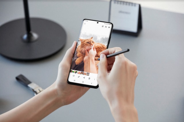 Trio Samsung Galaxy S21 Resmi Diluncurkan, Ada S Pen di Versi Ultra (15740)