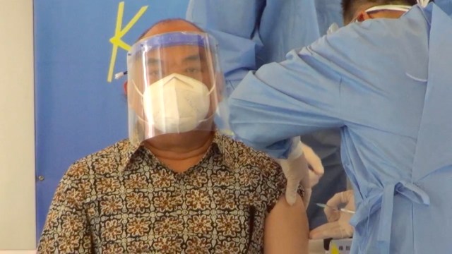 Wakil Gubernur DIY Divaksin Corona Perdana (75715)