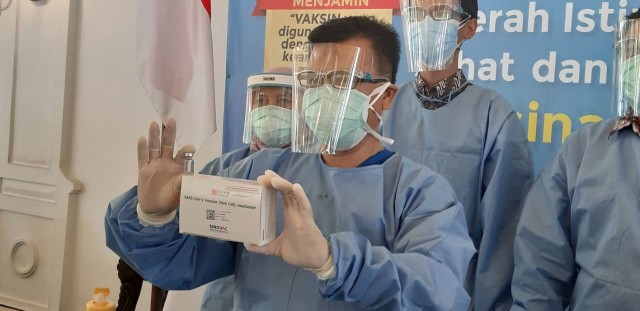 Wakil Gubernur DIY Divaksin Corona Perdana (75716)
