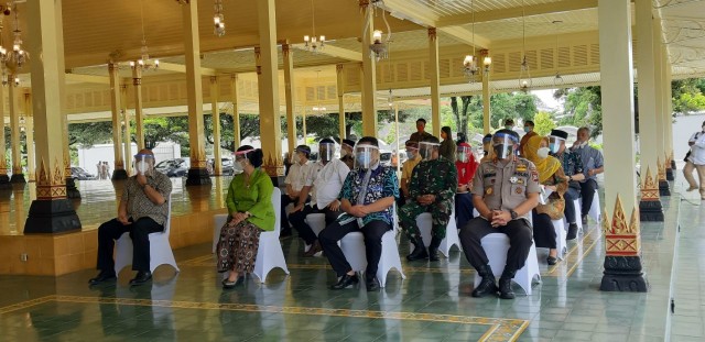 Wakil Gubernur DIY Divaksin Corona Perdana (75718)