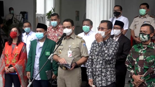 Gubernur DKI Jakarta Anies Baswedan pada  peluncuran program vaksinasi corona di Jakarta, Jumat (15/1). Foto: Youtube/DKI Jakarta