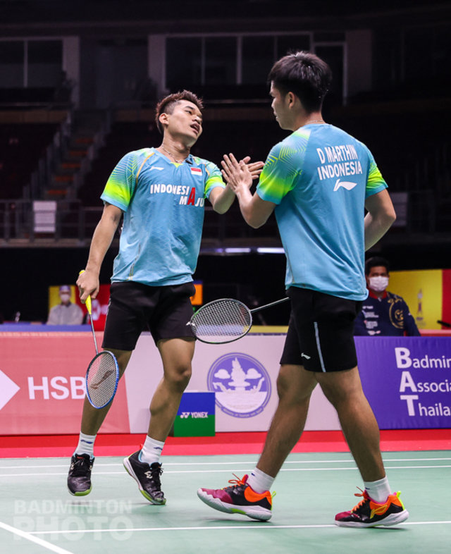 Ganda Putra Indonesia Daniel Marthin dan Leo Rolly Carnando pada pertandingan Thailand Open 2021, di Impact Arena, Bangkok, Kamis (14/1). Foto: Badmintonphoto/BWF