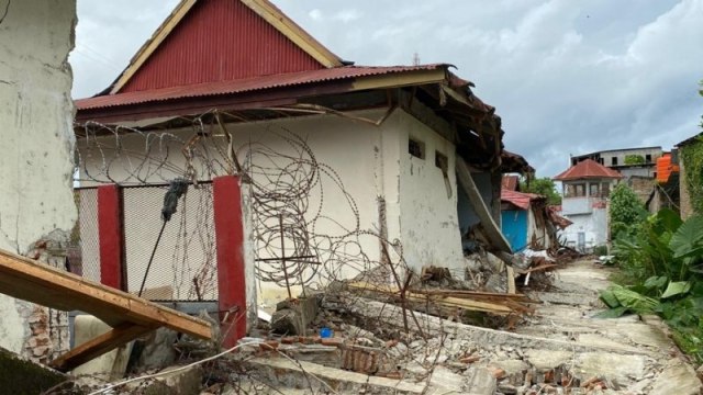 Rumah Tahanan Negara (Rutan) Kelas IIB Mamuju, Sulawesi Barat, mengalami kerusakan akibat gempa, Jumat (15/1).  Foto: Direktorat Jenderal Pemasyarakatan/ANTARA