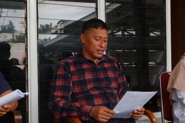 Ketua Tim Pemenangan Paslon Eva-Deddy, Wiyadi saat memberikan keterangan terkait persiapan gugatan ke MA, Sabtu (16/1) | Foto : Sidik Aryono/Lampung Geh