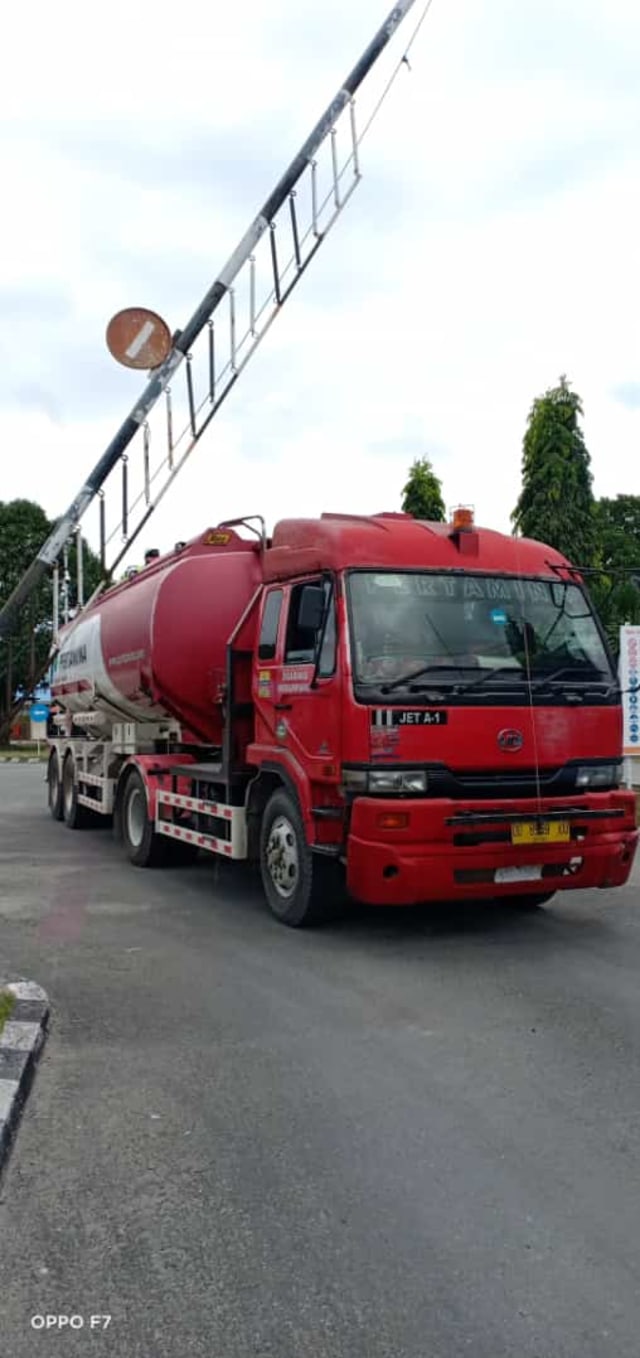 Pertamina menyiagakan 2 Unit Mobile Storage di 2 lokasi SPBU untuk mengoptimalkan pelayanan dan memastikan kehandalan distribusi di 17 SPBU di wilayah Mamuju dan Majene Sulawesi Barat. Foto: Pertamina