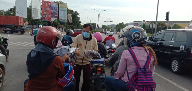 Pemuda Muhammadiyah Turun ke Jalan untuk Sosialisasi dan Berbagi Masker (366792)