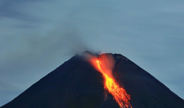 Guguran lava pijar di Gunung Merapi pada Minggu, 17 Januari 2021. Foto: dok BBPTKG