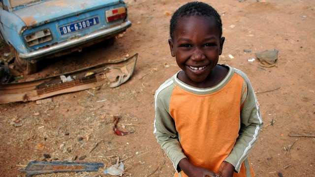 Seorang anak di Senegal | Gambar oleh David Mark dari Pixabay 