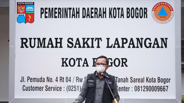Wali Kota Bogor Bima Arya saat meresmikan rumah sakit lapangan COVID-19, di Bogor, Jawa Barat, Senin (18/1). Foto: Pemkot Bogor