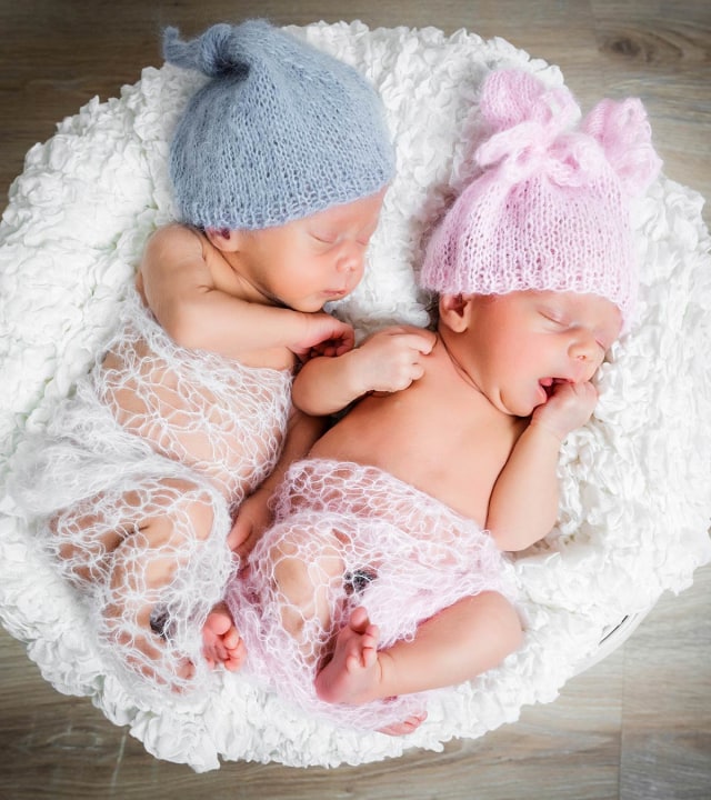 Ilustrasi pemberian nama bayi laki-laki dan perempuan. Sumber: momjunction.com