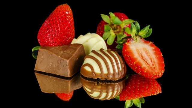 Ilustrasi cokelat dan strawberi. Foto: 2092512 from Pixabay