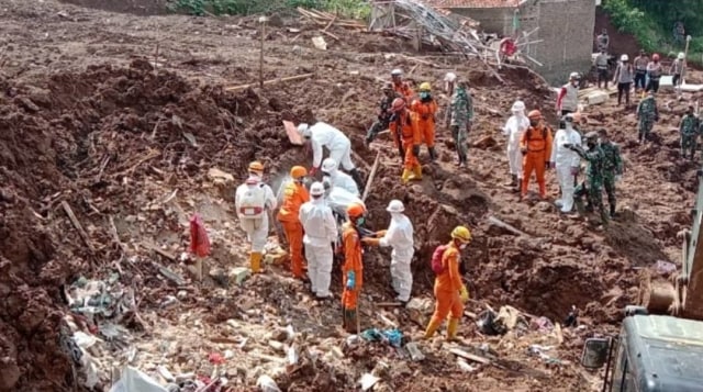 BPBD Jabar: Lokasi Longsoran di Sumedang Tak Bisa Ditempati Lagi (28465)
