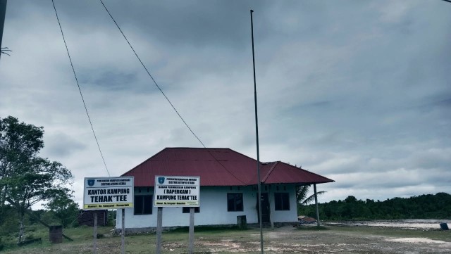 Salah satu kantor Kampung di Kabupaten Maybrat Papua Barat yang tidak naikan bendera