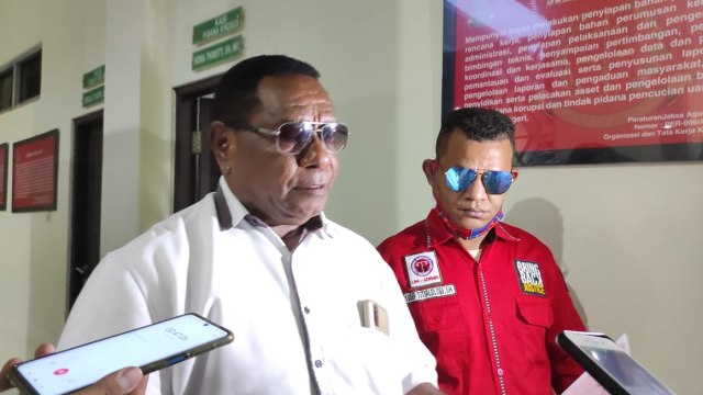 Mantan anggota DPRD Kota Sorong PN, saat ditemui usai dimintai keterangan sebagai saksi di Kejari Sorong, foto : Istimewa