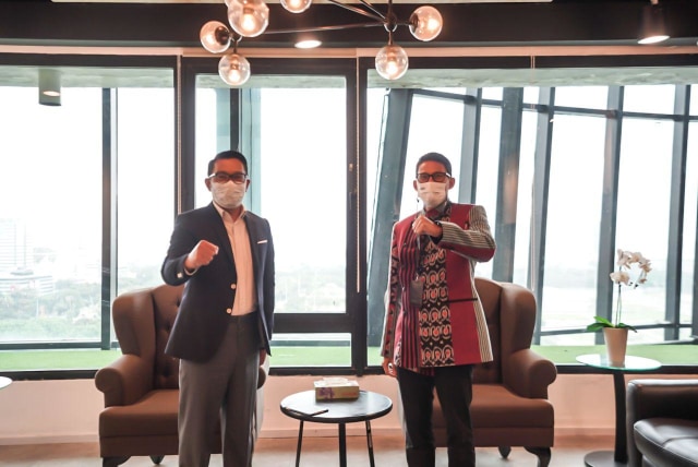 Terima Kunjungan Ridwan Kamil, Sandiaga Uno Suguhkan Kopi Khas Lokal (58420)