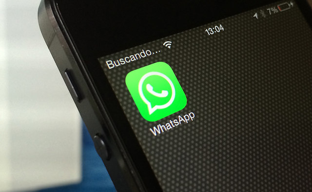 Aplikasi WhatsApp di iPhone. Foto: Álvaro Ibáñez via Flickr (CC BY 2.0)